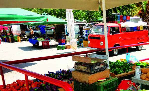 Απομάκρυνση βαρέων οχημάτων από το δυτικό τμήμα της Αγοράς