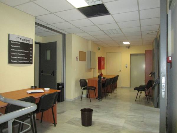 Τρέχουν νερά από την οροφή