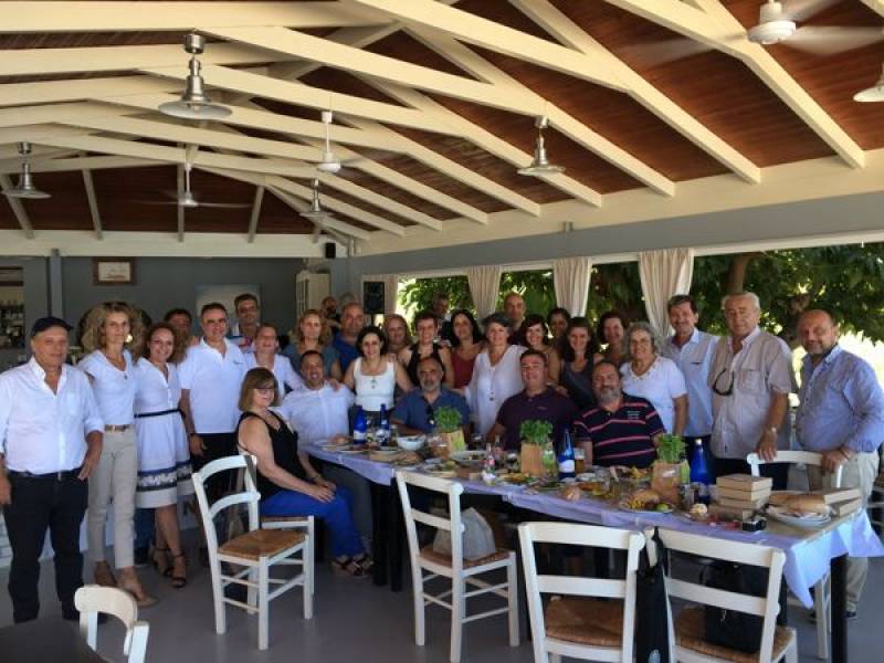 Γενικό Λύκειο Κυπαρισσίας: Συνάντηση συμμαθητών 30 χρόνια μετά την αποφοίτηση