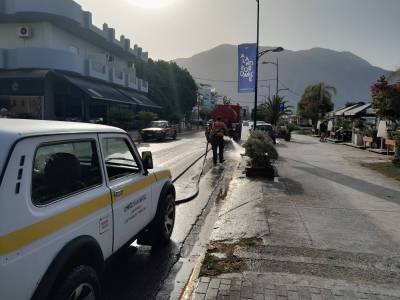 Έπλεναν ρείθρα στη Ναυαρίνου