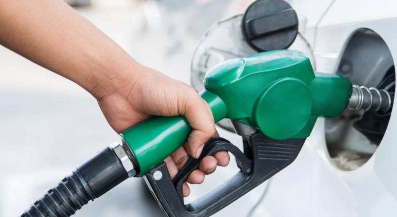 Βενζίνη: Την ανιούσα ξαναπήρε η τιμή της αμόλυβδης (Βίντεο)